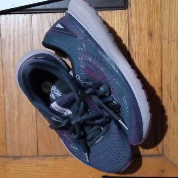 Brooks Shoes Brooks Tennis Shoes Gray And Plum Poshmark
